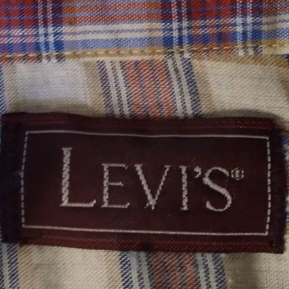 Vintage Levi's Plaid Button-Down Shirt - Picture 8 of 9
